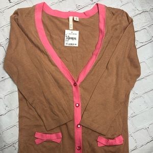 Brown sweater with pink details.